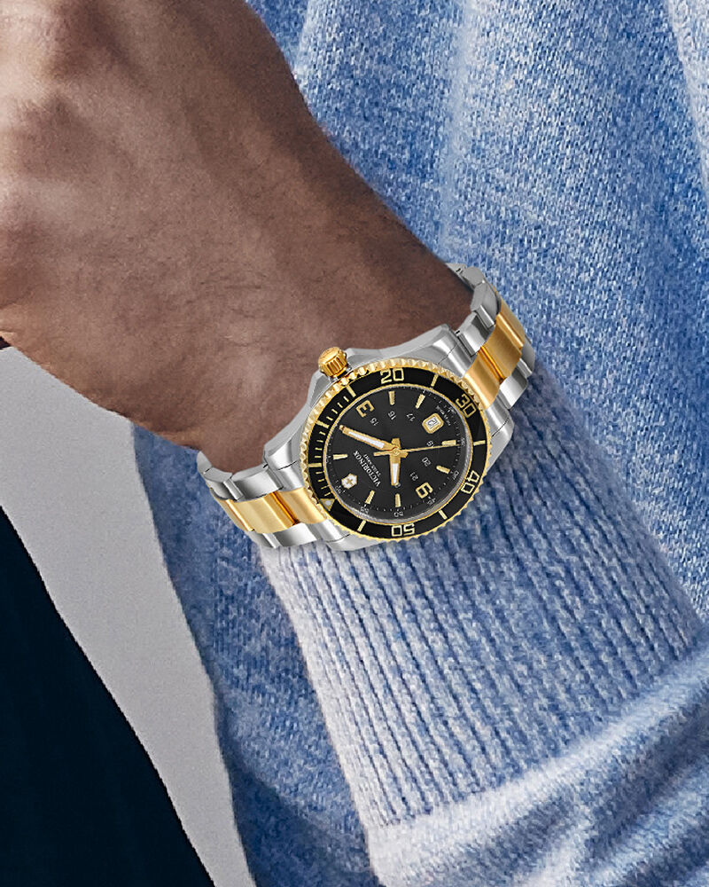 Abhor ブラックメタル　blackl Buy Victorinox Men Maverick Round Black Watch 241824 at Helios