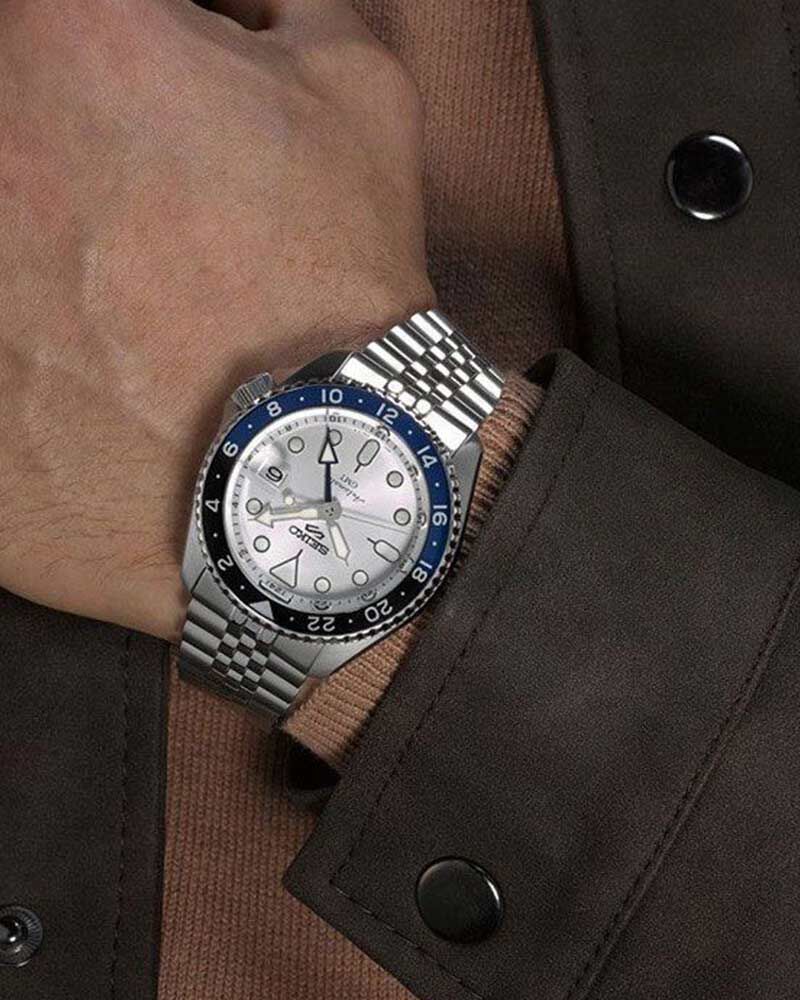 Seiko Men NEW 5 SPORTS White Analog Automatic watch SKU ID SSK033K1 Helios The Watch Store