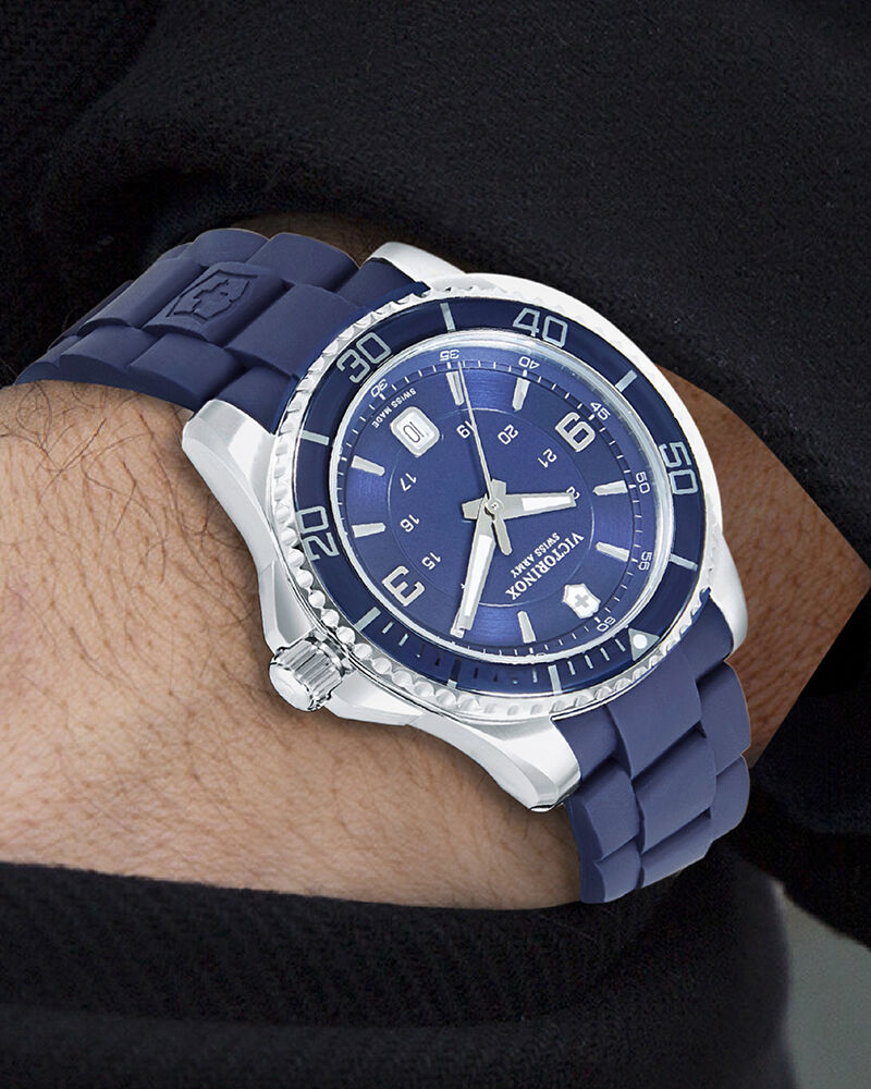 【青白ウィリデ】 ★2重スリーブ付き★ Buy Victorinox Men Maverick Round Blue Watch 241603 at Helios