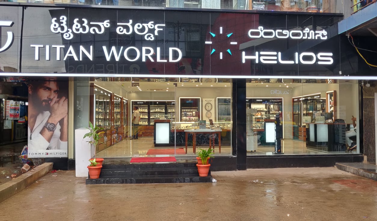 Helios store Banner