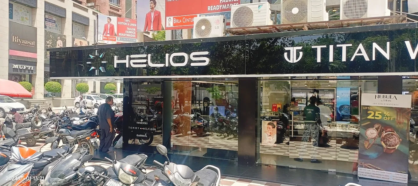 Helios store Banner