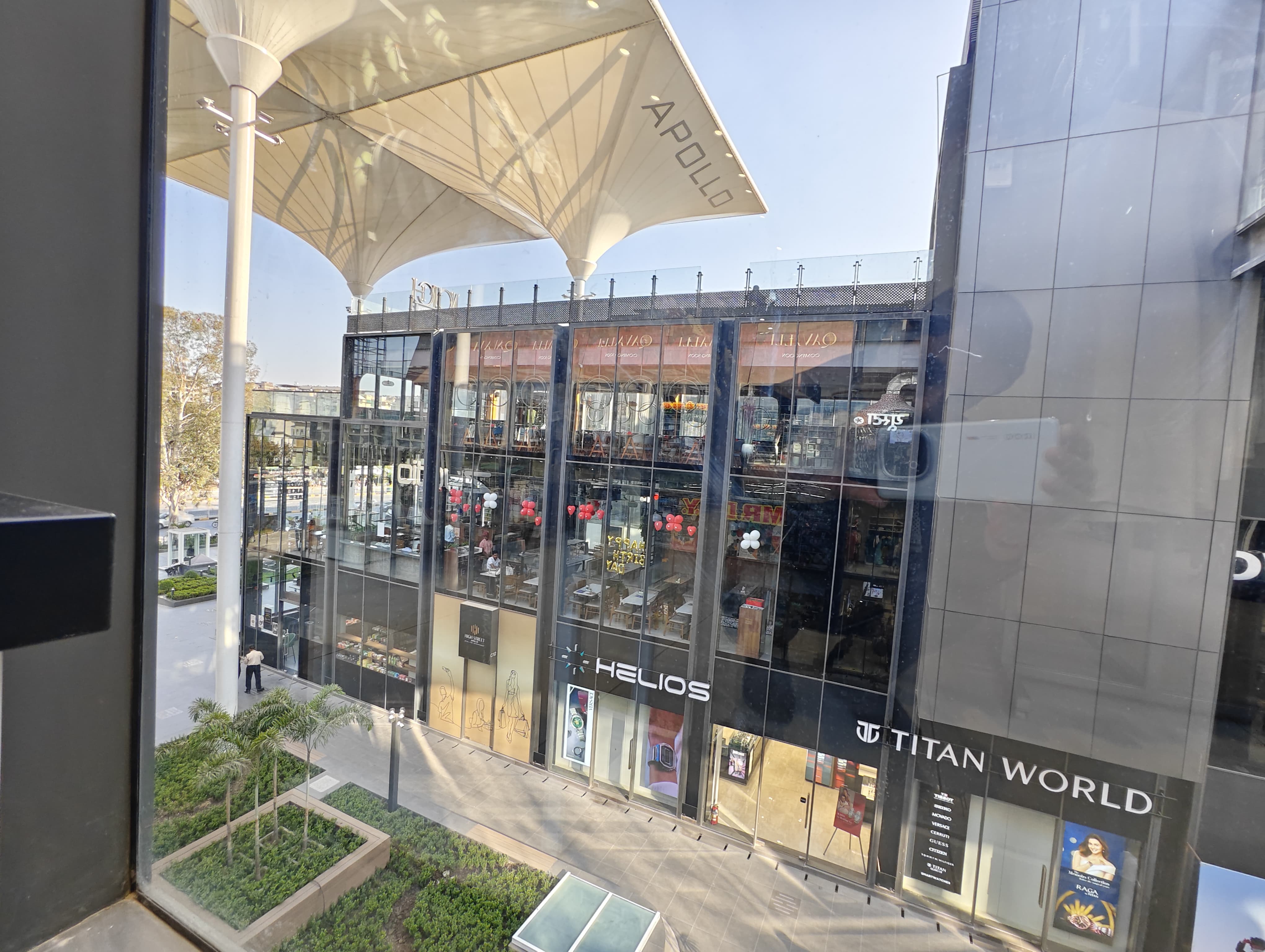 Store Image