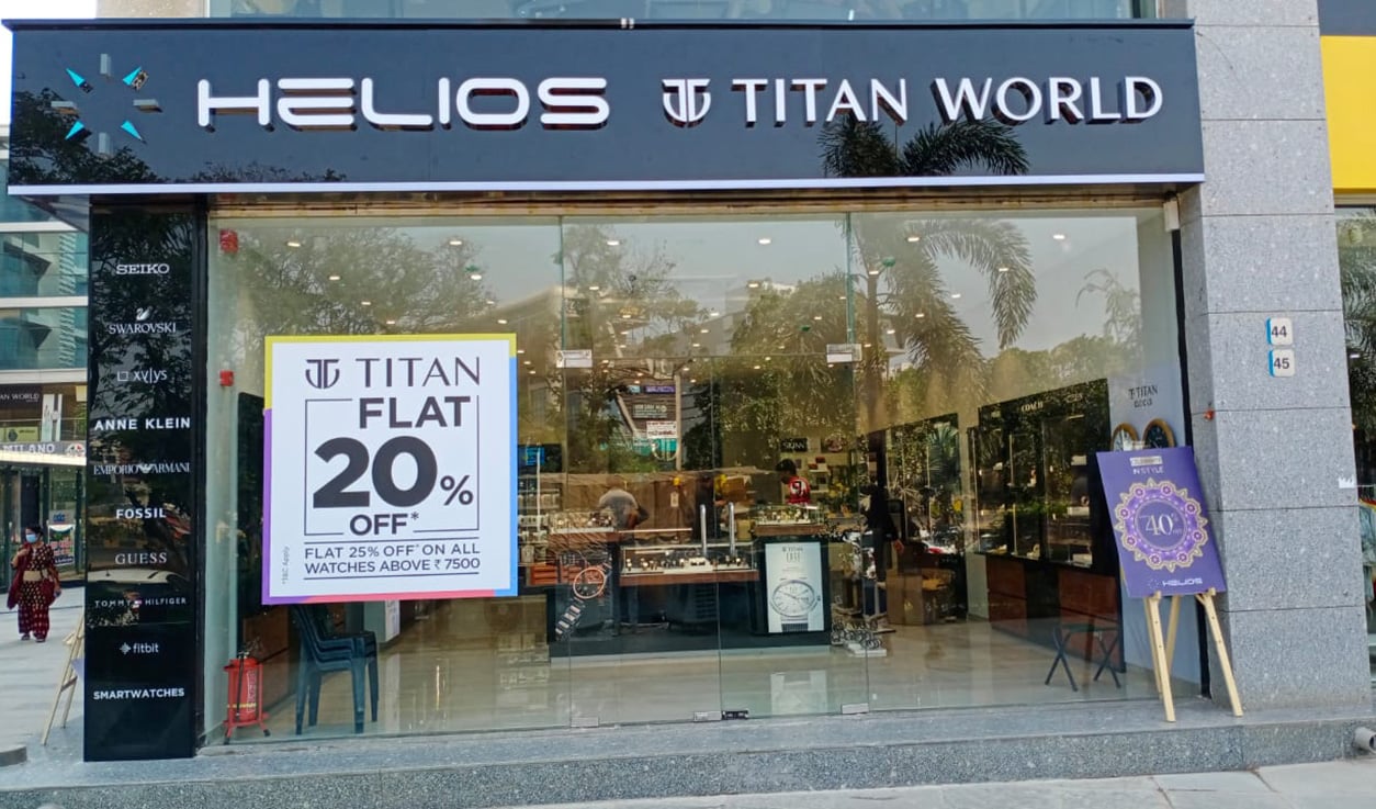 Helios store Banner